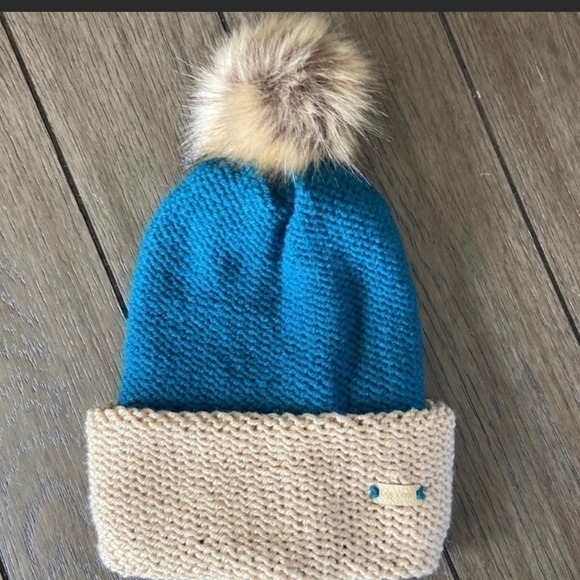 adult Knit Hats and Scarf Bundle - Picture 2 of 6